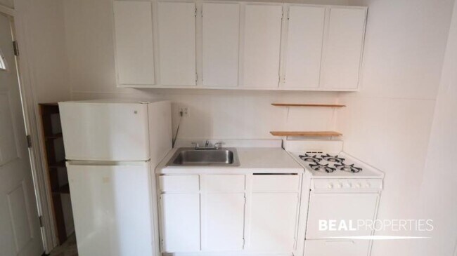 Building Photo - 0 bedroom in CHICAGO IL 60657