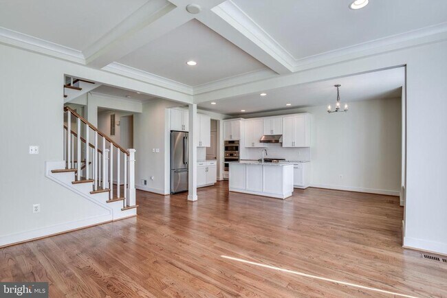 Building Photo - 6665 Fayette St