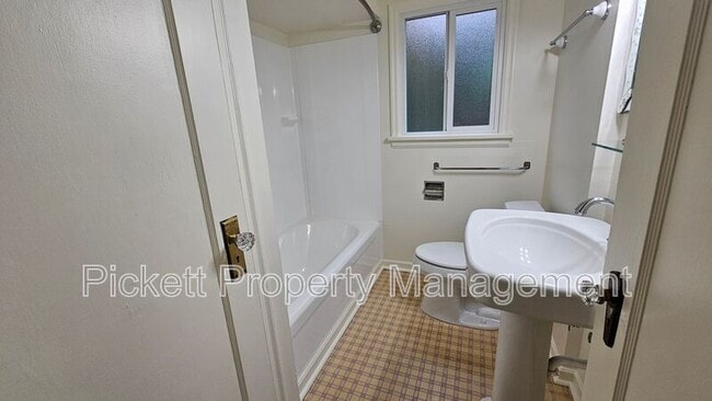 Building Photo - 139 S Lafayette Ave