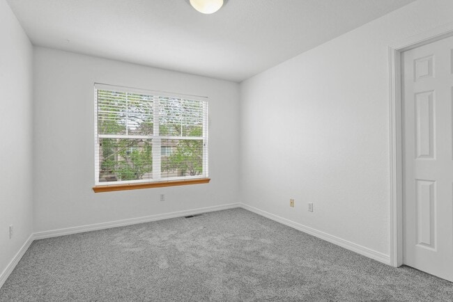 Building Photo - 658 Wild Ridge Cir
