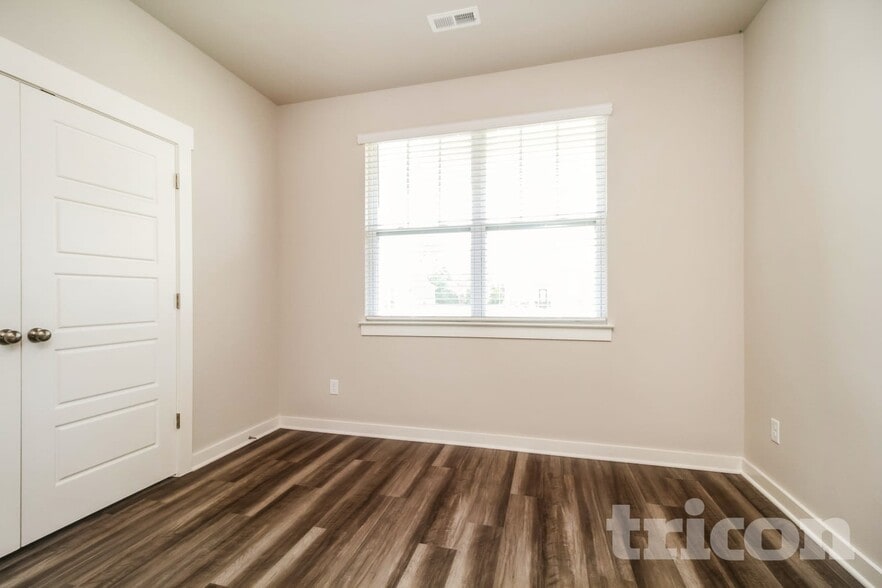 Building Photo - 1728 Lannister Ave