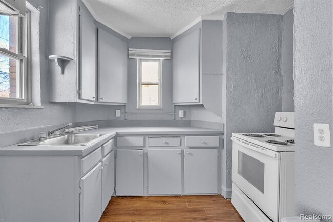 Building Photo - 17701 Manderson Rd