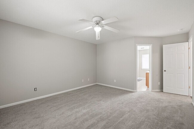 Building Photo - 3378 Chadbury Dr NW