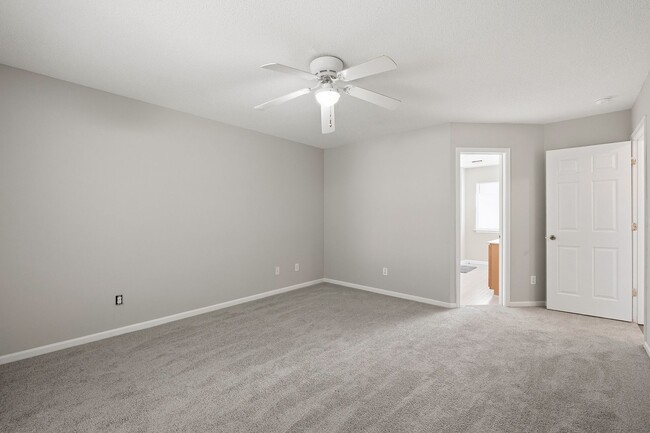 Building Photo - Newly renovated 3Bd 2.5bath SFH in Chadbury Concord