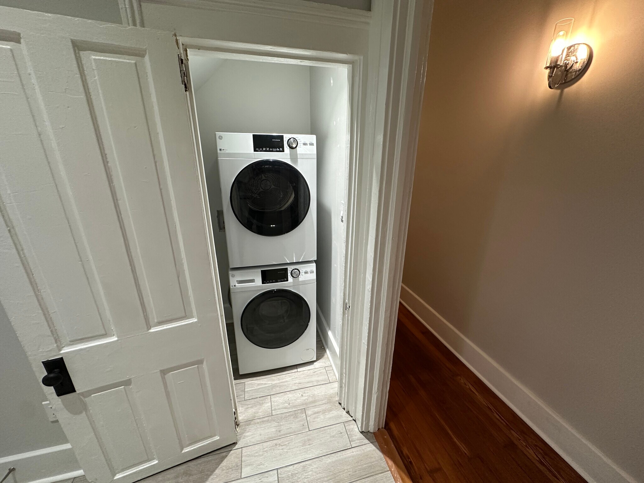 Laundry Closet - 5520 Loyola Ave