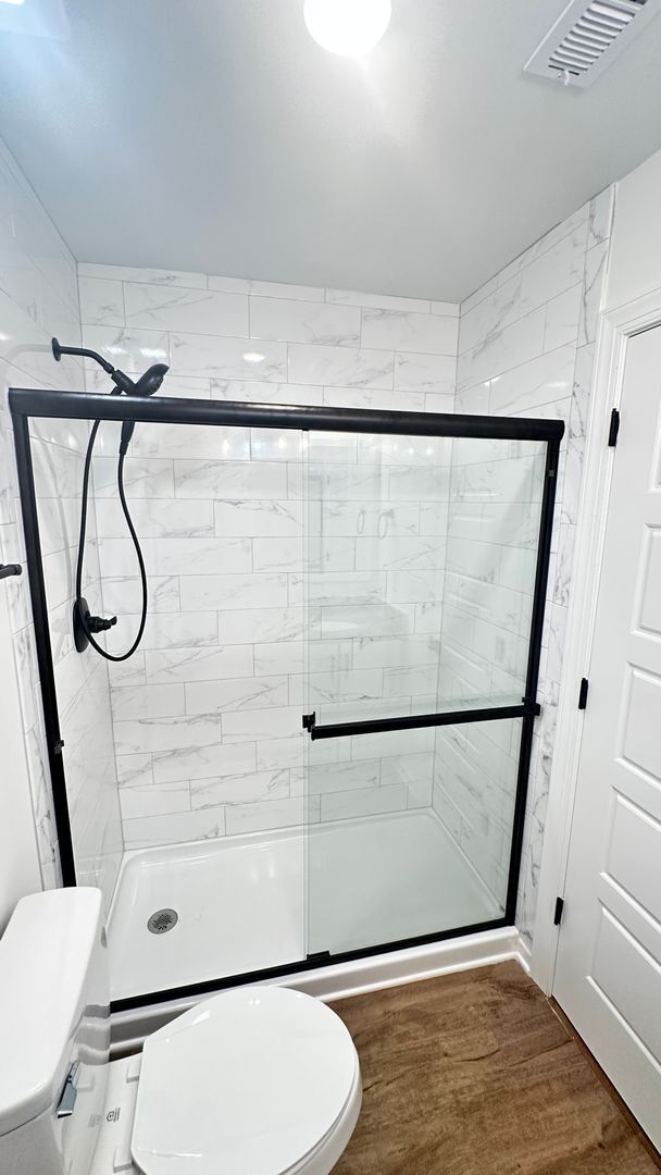 Building Photo - Gorgeous Luxury Style Townhome, Minutes fr...