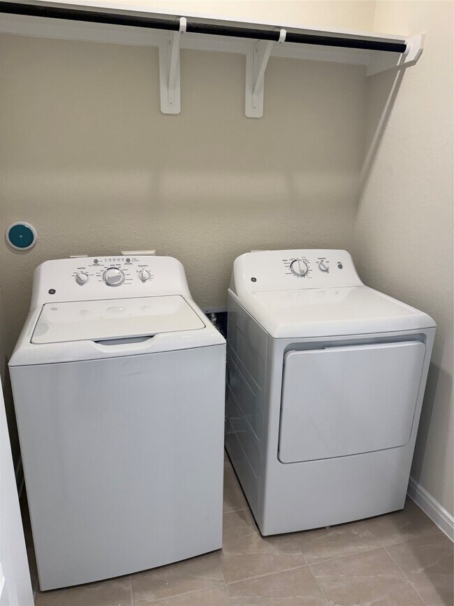 Building Photo - 11840 E Gate Dr