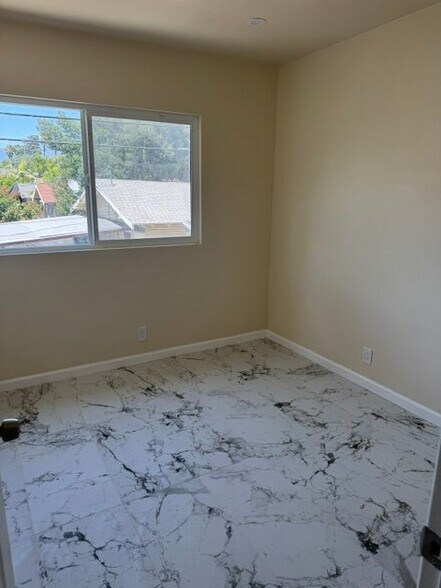Building Photo - 851 N San Antonio Ave
