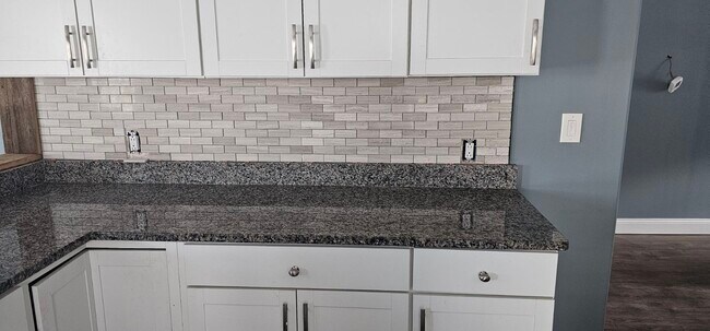 Backsplash - 3208 East Ave
