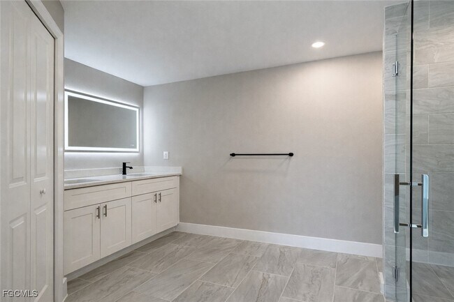 Building Photo - 3339 NE 13th Ave