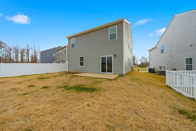 Building Photo - Spacious 5-Bedroom Home for Rent in The Falls – Modern, Comfortable, and Move-In Ready