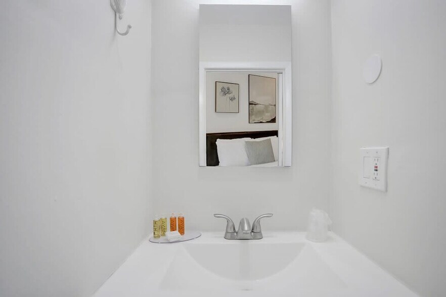 Building Photo - 37 Hendricks Isle