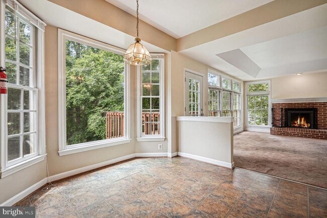 Building Photo - 18862 Crossroads Ct