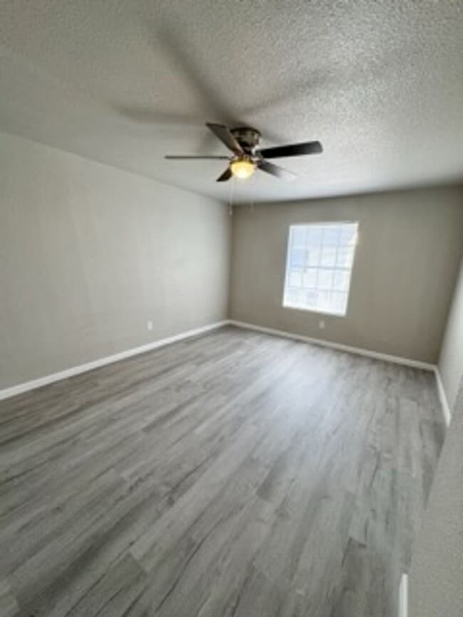 Building Photo - 8746 Glen Meadow Ln