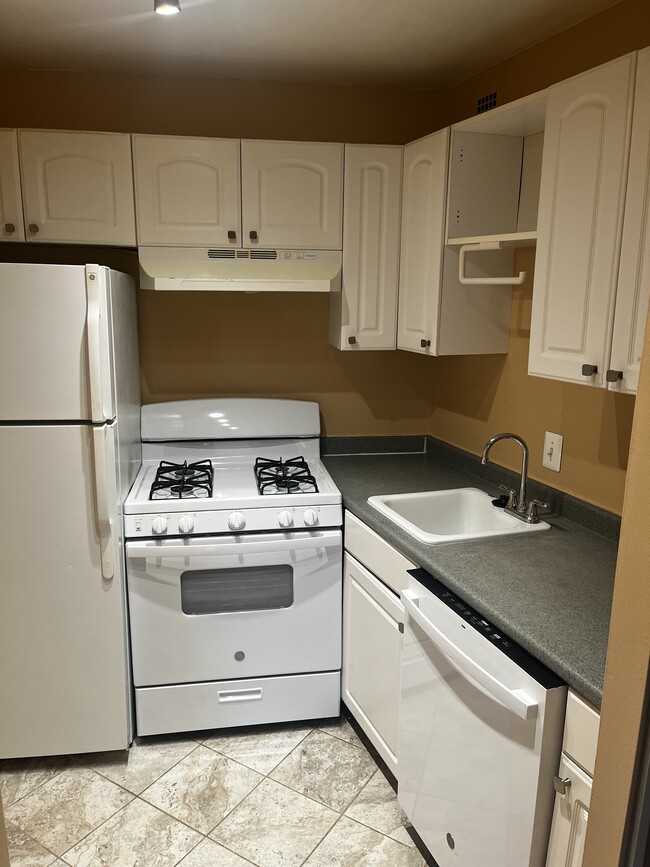 Building Photo - 1111 University Blvd W