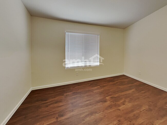 Building Photo - 3237 E Blackhawk Dr