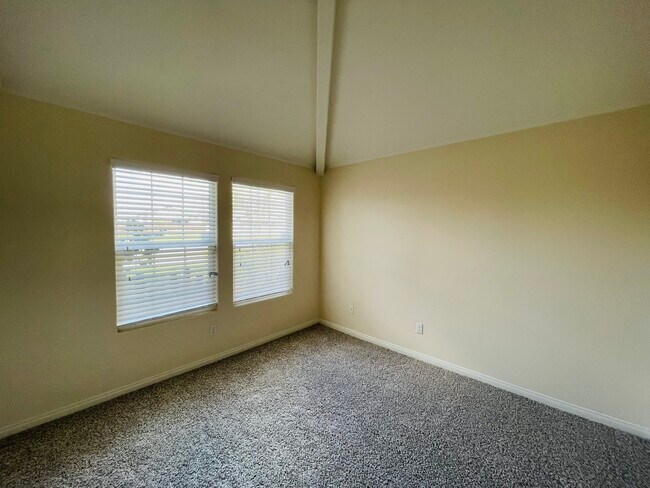 Building Photo - 9415 Godiva Ave