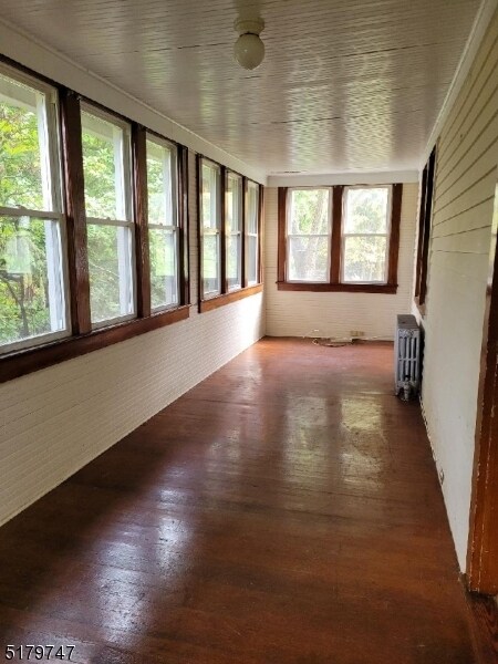 Building Photo - 536 River Rd