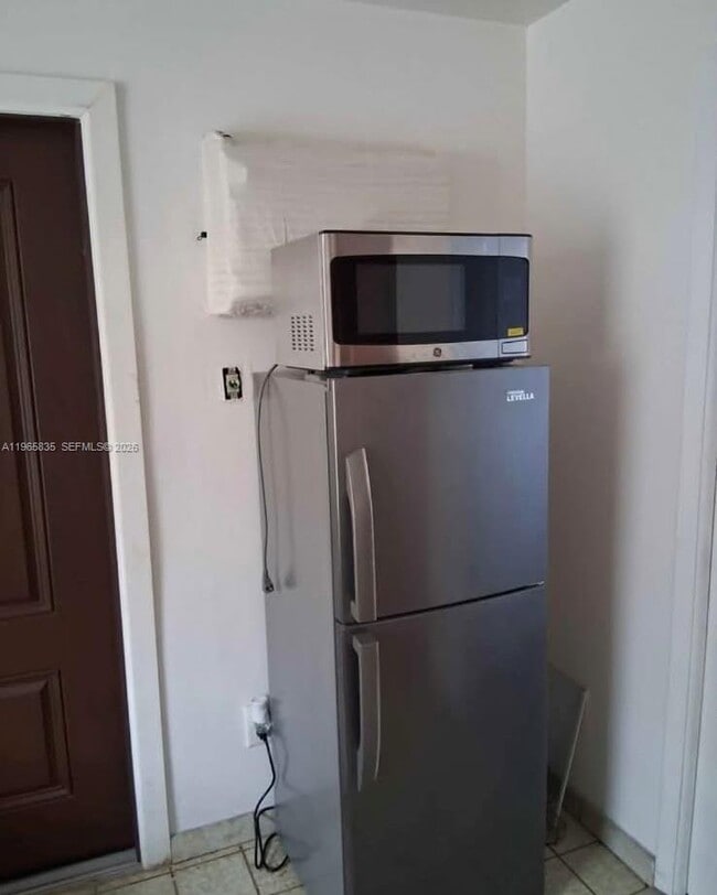 Building Photo - 7167 SW 43rd St