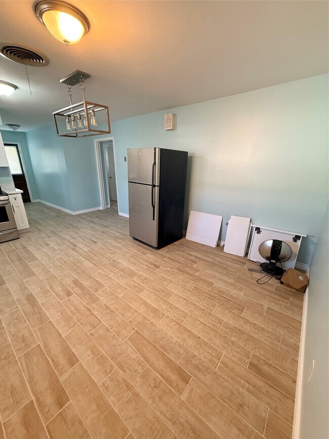 Building Photo - 5107 Avenue Q