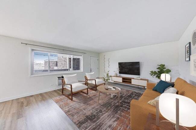 Building Photo - 600 S York St