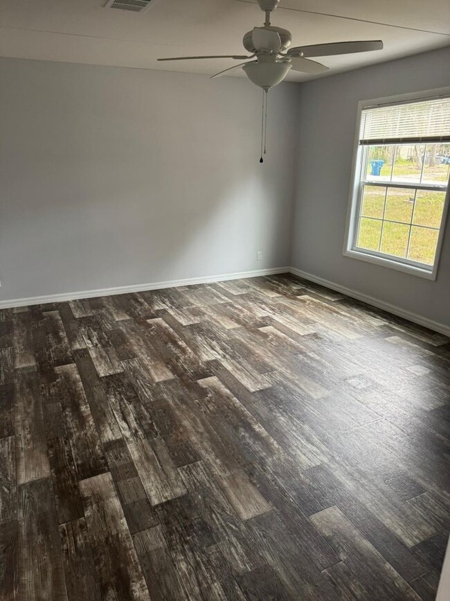 Building Photo - 3/2 Brooksville Available Now ! Apply for FREE TODAY!!