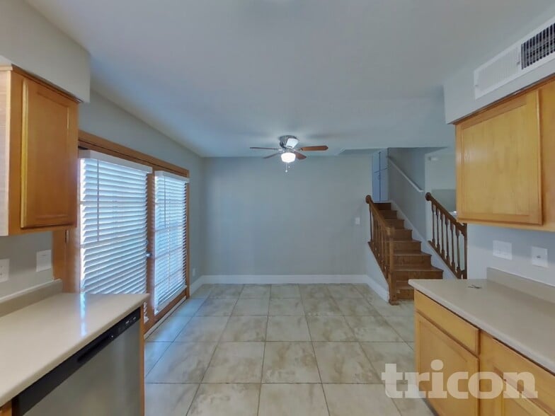 Building Photo - 9833 N 47th Dr