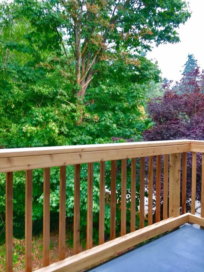 Building Photo - Don't Miss This Beautiful 2 Bed, 1 Bath To...
