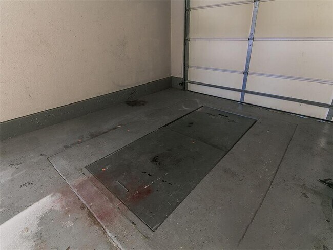 Building Photo - 617 Golden Eagle Dr