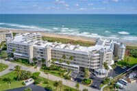 Building Photo - 579 NE Plantation Rd