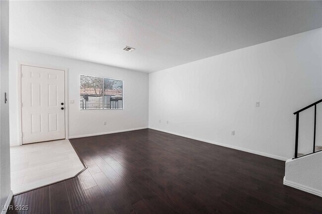 Building Photo - 1133 Willow Tree Dr