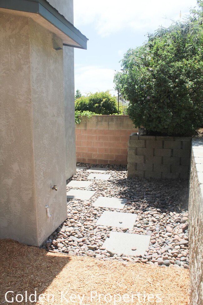 Building Photo - 4864 Alondra Way