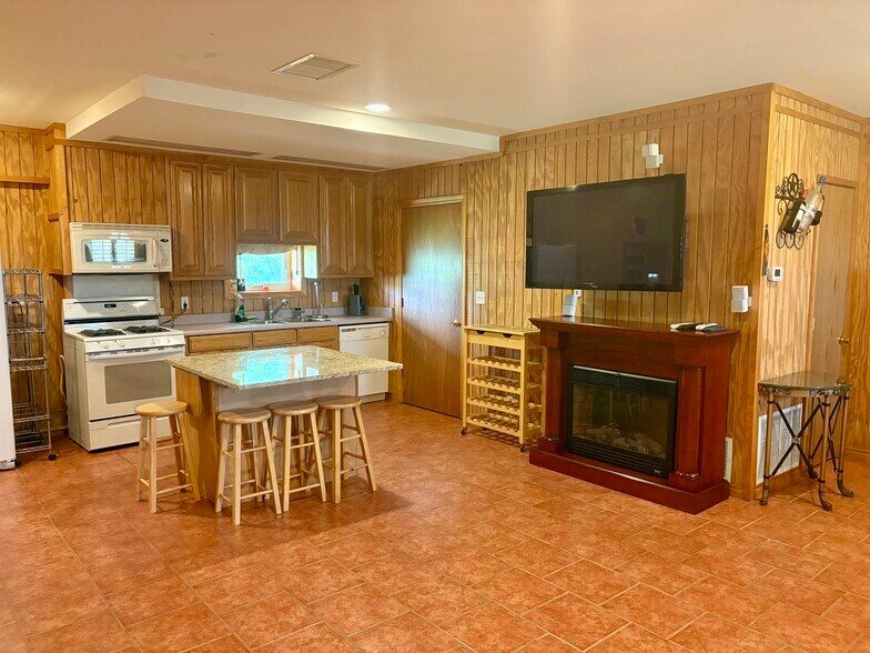 Building Photo - 3166 S FM 730