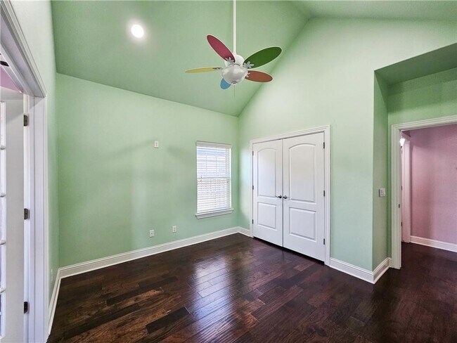 Building Photo - 2203 SW Tupelo Ave