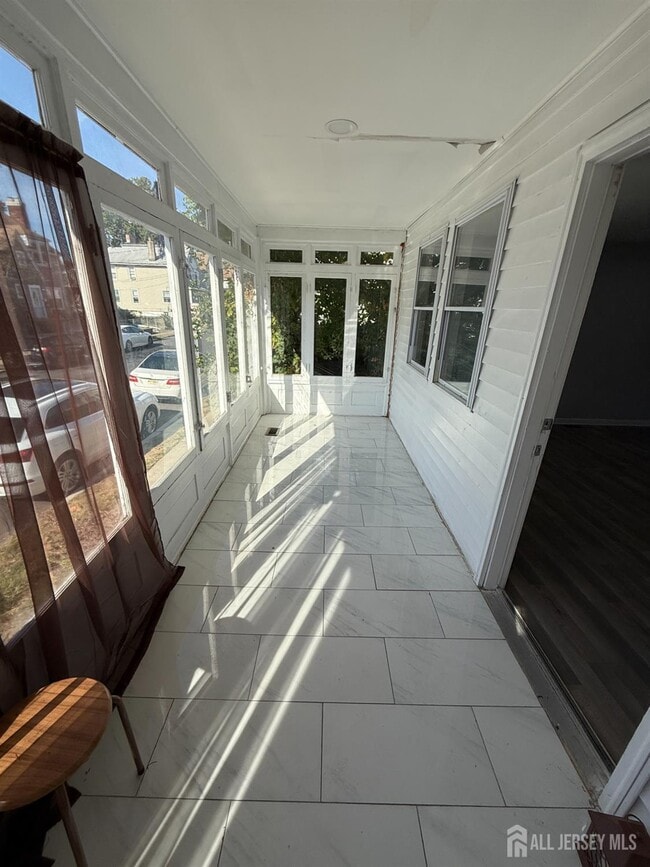 Building Photo - 280 William St