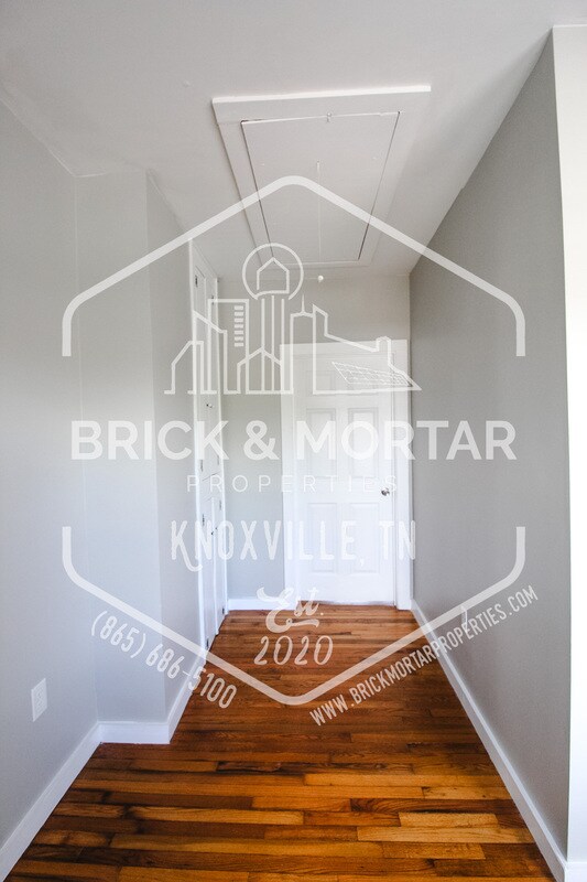 Building Photo - 657 E Lincoln Rd