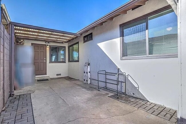 Building Photo - 207 Del Mar Ave