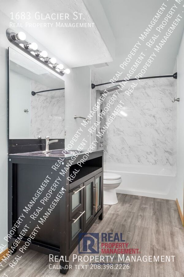 Building Photo - 1683 Glacier St