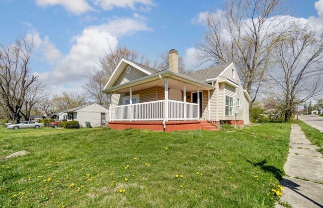 Building Photo - Two Bed, Two Bath in Dayton!