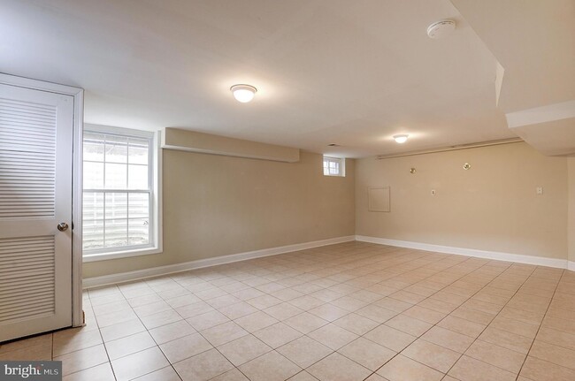 Building Photo - 1300 N Taylor St