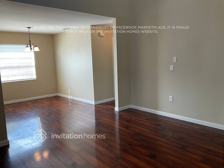 Building Photo - 341 Santiago Ct