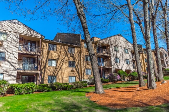 Building Photo - 23 Country Club Dr