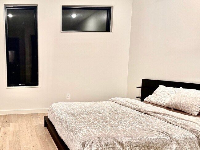 Building Photo - 716 Brighton Rd