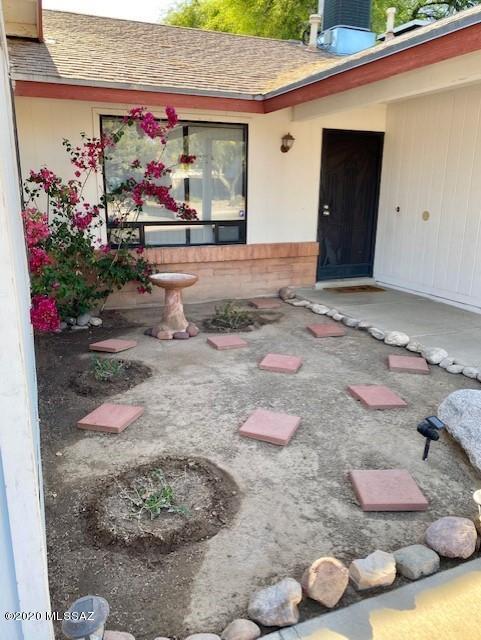 Building Photo - 6141 N Tarragon Ave