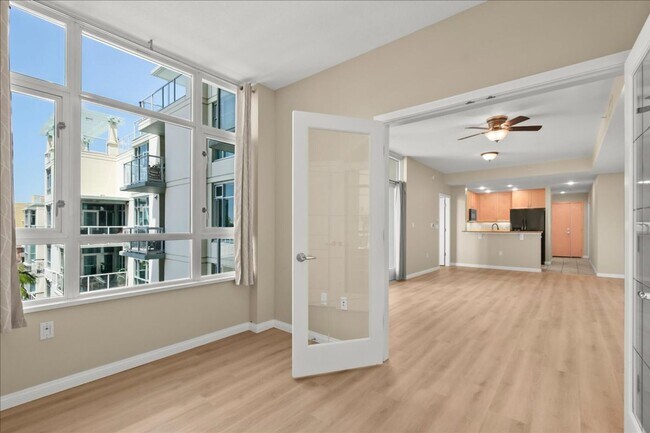 Building Photo - Move-In ready 1 Bed + Den in Discovery on Cortez Hill in Downtown