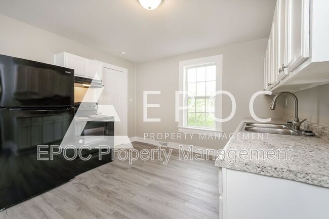 Building Photo - 2409 Waterbury St