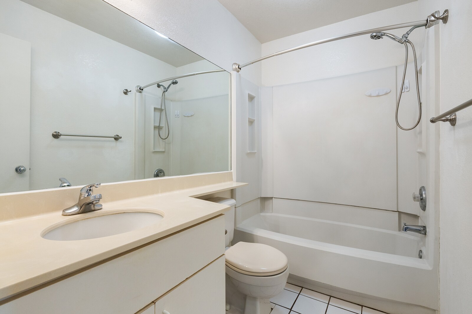 Building Photo - 393 Mananai Pl