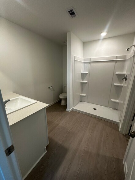 Building Photo - 2423 Imperial Jade Dr