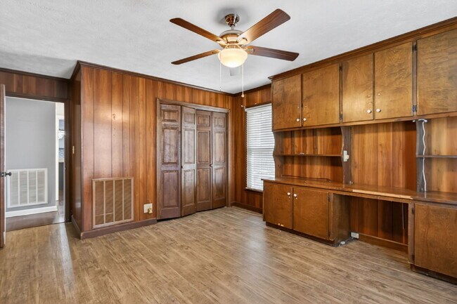 Building Photo - 636 N Wilkinson Dr