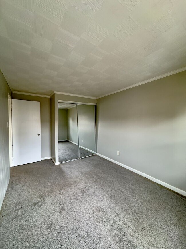 Building Photo - 5371 King Arthur Cir